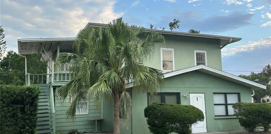 Commercial property in Bradenton, Florida 6 bedrooms, 227.42 sq.m. № 1819376