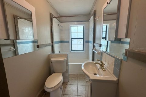 Commercial property in Bradenton, Florida 6 bedrooms, 227.42 sq.m. № 1819376 - photo 5