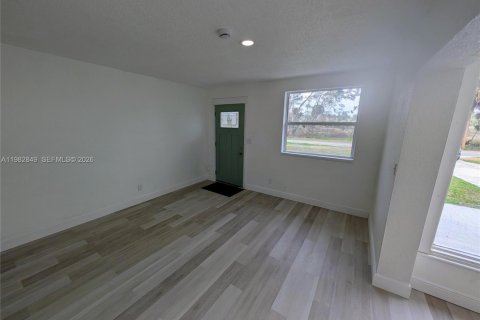 Villa ou maison à louer à Jacksonville, Floride: 3 chambres, 116.13 m2 № 2049794 - photo 2