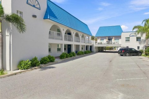 Condo in North Redington Beach, Florida, 2 bedrooms  № 2386283 - photo 2