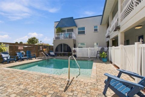 Condo in North Redington Beach, Florida, 2 bedrooms  № 2386283 - photo 29