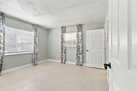 Condo in North Redington Beach, Florida, 2 bedrooms  № 2386283 - photo 13