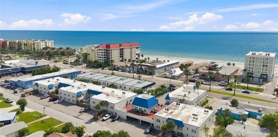 Condo in North Redington Beach, Florida, 2 bedrooms  № 2386283
