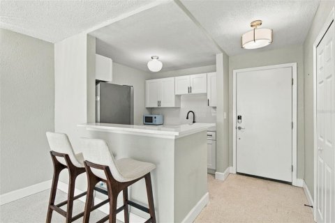 Condo in North Redington Beach, Florida, 2 bedrooms  № 2386283 - photo 7