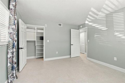 Condo in North Redington Beach, Florida, 2 bedrooms  № 2386283 - photo 16