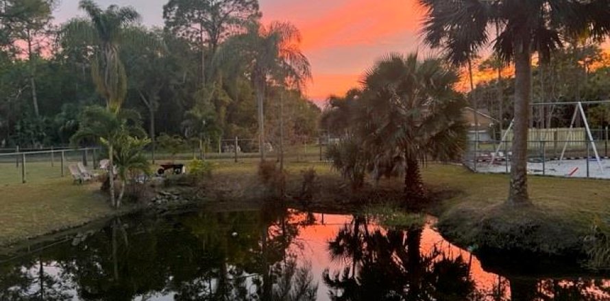 House in Loxahatchee Groves, Florida 4 bedrooms, 187.76 sq.m. № 1226673