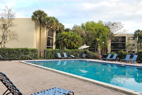 Condominio en alquiler en Miami, Florida, 3 dormitorios, 96.62 m2 № 2008999 - foto 15