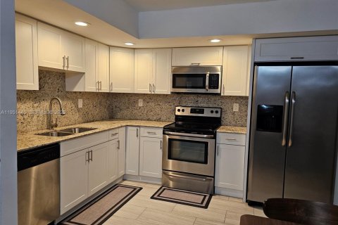 Condominio en alquiler en Miami, Florida, 3 dormitorios, 96.62 m2 № 2008999 - foto 7