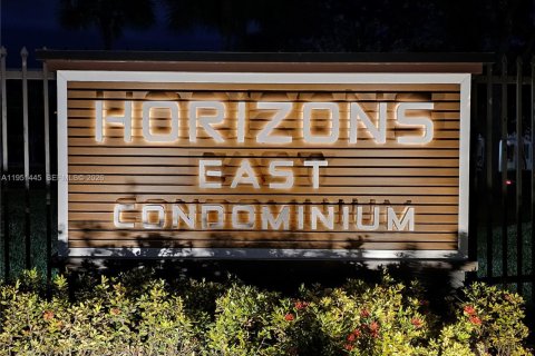 Condominio en alquiler en Miami, Florida, 3 dormitorios, 96.62 m2 № 2008999 - foto 12