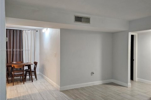 Condominio en alquiler en Miami, Florida, 3 dormitorios, 96.62 m2 № 2008999 - foto 9