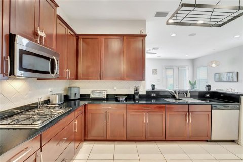 Купить виллу или дом в Ривервью, Флорида 6 комнат, 221.48м2, № 1380838 - фото 16