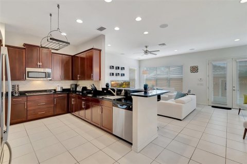 Купить виллу или дом в Ривервью, Флорида 6 комнат, 221.48м2, № 1380838 - фото 17