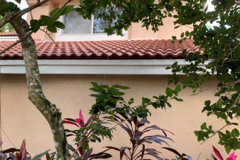House in Plantation, Florida 3 bedrooms, 198.63 sq.m. № 2250986 - photo 22