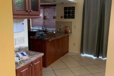 House in Plantation, Florida 3 bedrooms, 198.63 sq.m. № 2250986 - photo 28