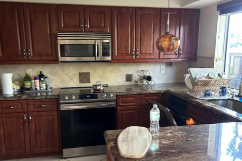 House in Plantation, Florida 3 bedrooms, 198.63 sq.m. № 2250986 - photo 20