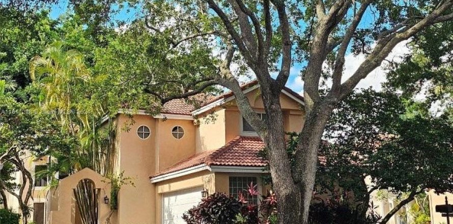 House in Plantation, Florida 3 bedrooms, 198.63 sq.m. № 2250986