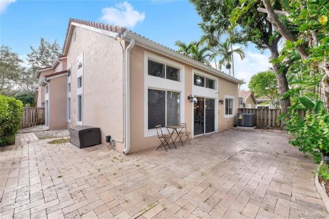 House in Plantation, Florida 3 bedrooms, 198.63 sq.m. № 2250986 - photo 9