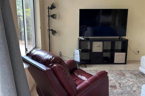 House in Plantation, Florida 3 bedrooms, 198.63 sq.m. № 2250986 - photo 13