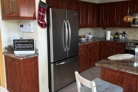 House in Plantation, Florida 3 bedrooms, 198.63 sq.m. № 2250986 - photo 19
