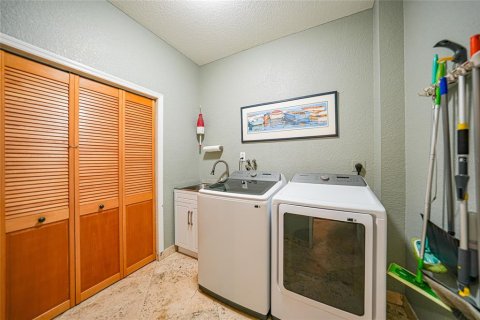 House in Port Charlotte, Florida 3 bedrooms, 185.71 sq.m. № 2296999 - photo 29
