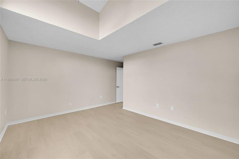 House in Plantation, Florida 4 bedrooms, 243.59 sq.m. № 2023547 - photo 26