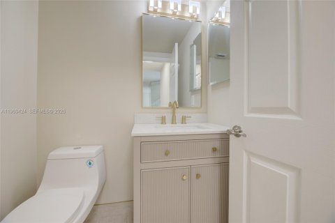 House in Plantation, Florida 4 bedrooms, 243.59 sq.m. № 2023547 - photo 6