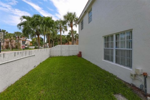 House in Plantation, Florida 4 bedrooms, 243.59 sq.m. № 2023547 - photo 30