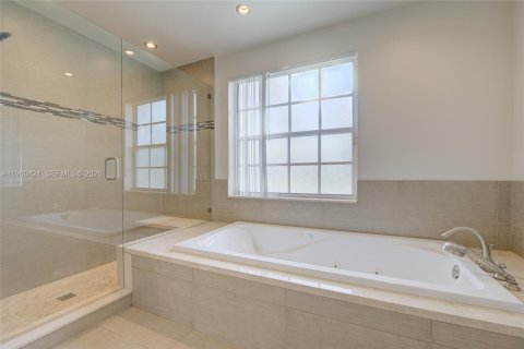 House in Plantation, Florida 4 bedrooms, 243.59 sq.m. № 2023547 - photo 22