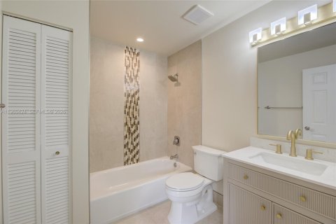 House in Plantation, Florida 4 bedrooms, 243.59 sq.m. № 2023547 - photo 7