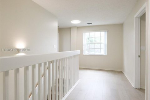 House in Plantation, Florida 4 bedrooms, 243.59 sq.m. № 2023547 - photo 25