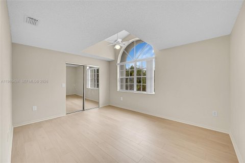 House in Plantation, Florida 4 bedrooms, 243.59 sq.m. № 2023547 - photo 27