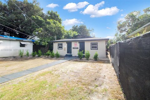 Купить коммерческую недвижимость в Майами, Флорида 183.95м2, № 1996095 - фото 2