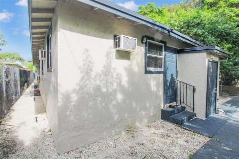 Купить коммерческую недвижимость в Майами, Флорида 183.95м2, № 1996095 - фото 4