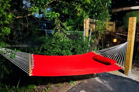 Купить коммерческую недвижимость в Майами, Флорида 183.95м2, № 1996095 - фото 7