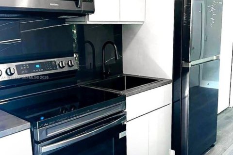 Купить коммерческую недвижимость в Майами, Флорида 183.95м2, № 1996095 - фото 9