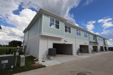 Townhouse in Wesley Chapel, Florida 3 bedrooms, 164.62 sq.m. № 2419667 - photo 15