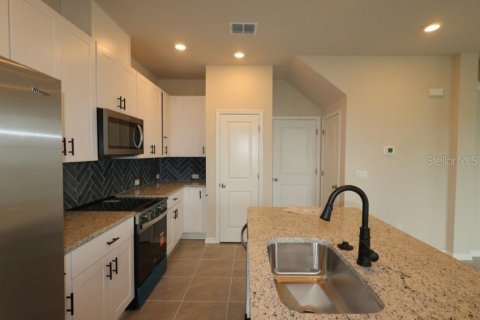 Townhouse in Wesley Chapel, Florida 3 bedrooms, 164.62 sq.m. № 2419667 - photo 10