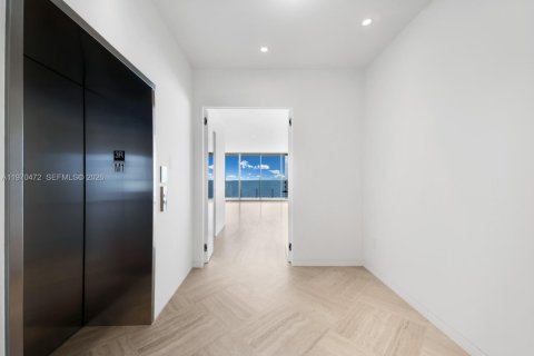 Condominio en venta en Miami, Florida, 4 dormitorios, 352.84 m2 № 2044061 - foto 19