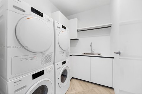 Condominio en venta en Miami, Florida, 4 dormitorios, 352.84 m2 № 2044061 - foto 18