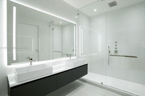 Condominio en venta en Miami, Florida, 4 dormitorios, 352.84 m2 № 2044061 - foto 12
