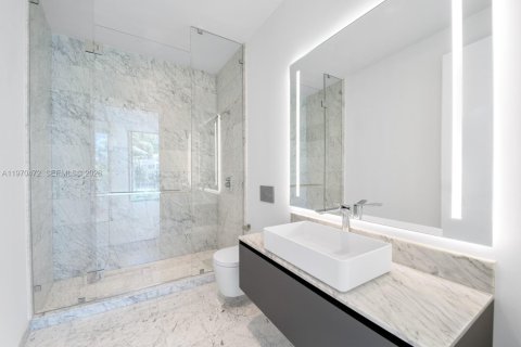 Condominio en venta en Miami, Florida, 4 dormitorios, 352.84 m2 № 2044061 - foto 14