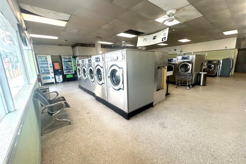 Commercial property in Winter Haven, Florida 176.14 sq.m. № 2204290 - photo 8