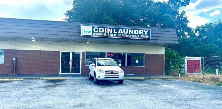 Commercial property in Winter Haven, Florida 176.14 sq.m. № 2204290