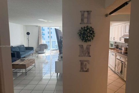Снять в аренду кондоминиум в Майами-Бич, Флорида 2 спальни, 127.09м2, № 1972289 - фото 12