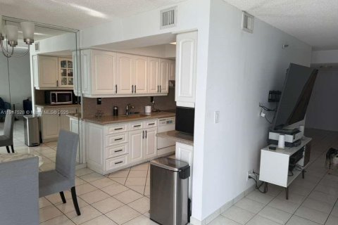 Снять в аренду кондоминиум в Майами-Бич, Флорида 2 спальни, 127.09м2, № 1972289 - фото 16