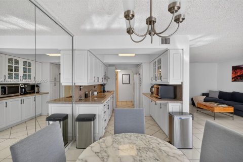 Снять в аренду кондоминиум в Майами-Бич, Флорида 2 спальни, 127.09м2, № 1972289 - фото 20