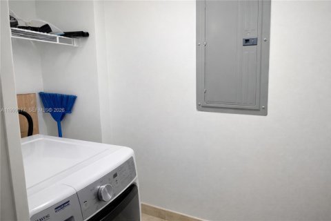 Condo in Miami Beach, Florida, 1 bedroom  № 2067451 - photo 13