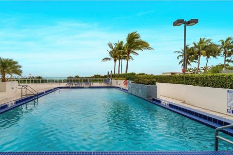 Condo in Miami Beach, Florida, 1 bedroom  № 2067451 - photo 16