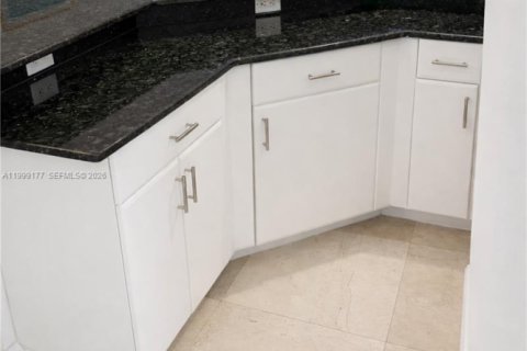 Condo in Miami Beach, Florida, 1 bedroom  № 2067451 - photo 12