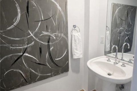 Condo in Miami Beach, Florida, 1 bedroom  № 2067451 - photo 14